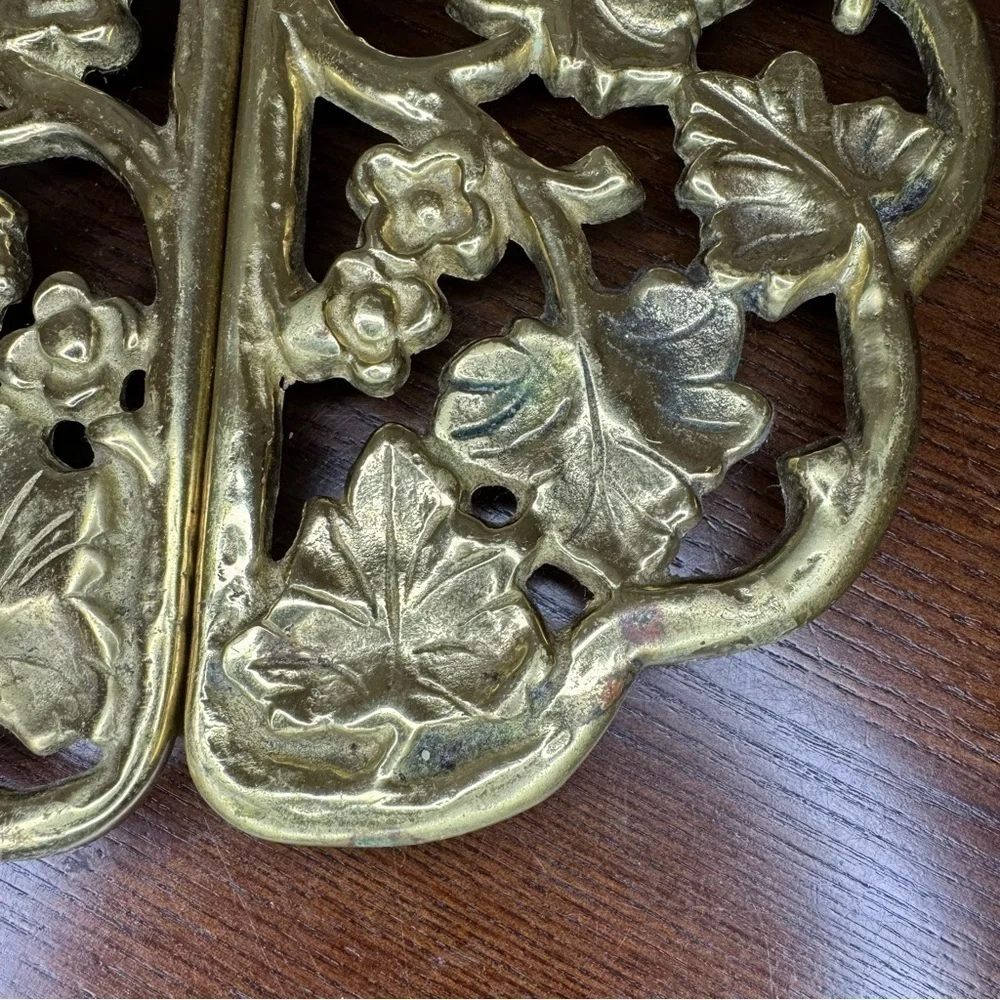HARVIN Virginia MetalCrafters vintage solid brass footed 2 Pc trivet Super Cute